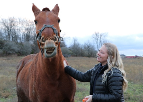Picture of Olivia Stevenson with horse